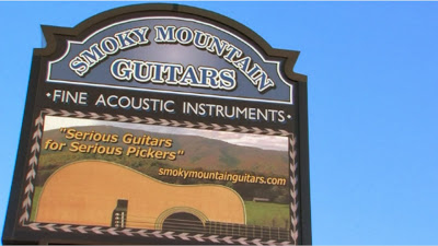 Sign - HIT THE RIGHT NOTES FOR THE HOLIDAYS AT SMOKY MOUNTAIN GUITARS